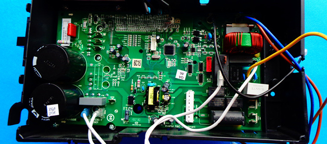 控制器進(jìn)線(xiàn)是三根，出線(xiàn)雜亂多，只要分清很簡(jiǎn)單